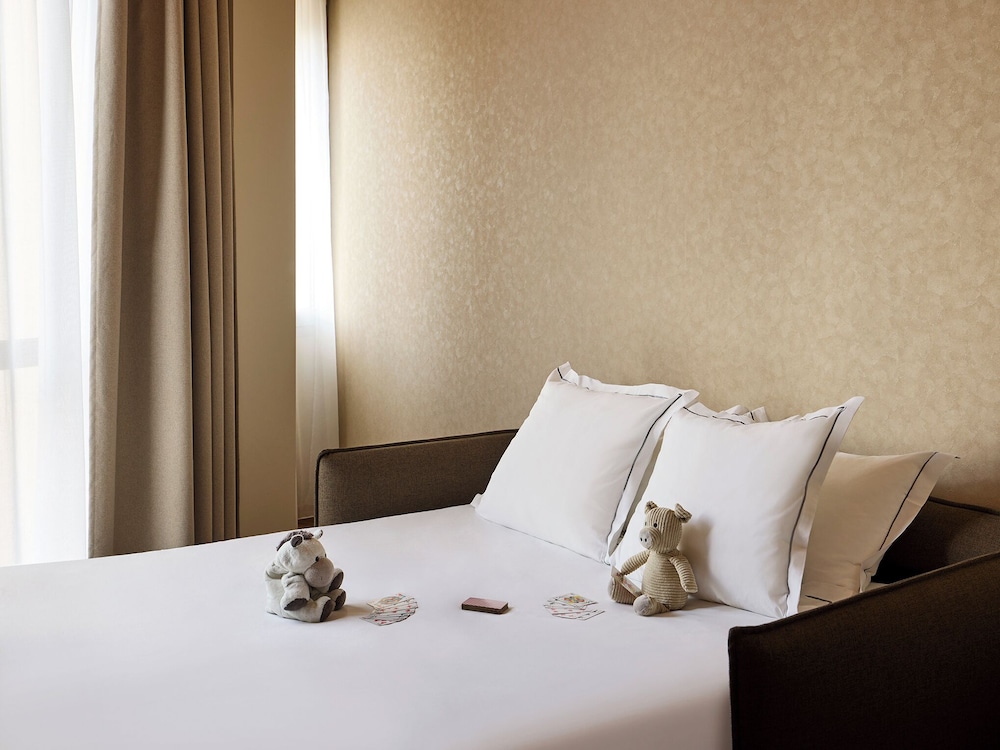 Suite Junior con 1 cama king - size y un sofá del hotel You de France Valence - Handwritten Collection. Foto 1