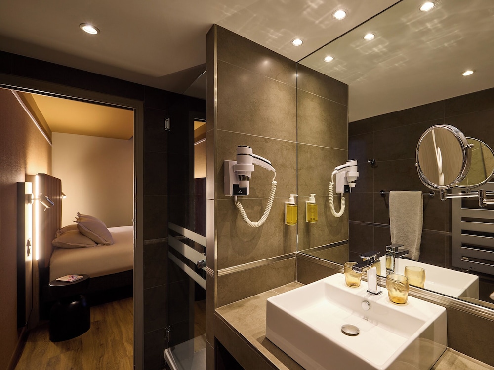 Suite Junior con 1 cama king - size y un sofá del hotel You de France Valence - Handwritten Collection. Foto 5