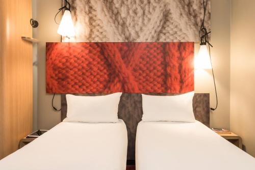 Habitación Doble Estándar - 2 camas del hotel Ibis Paris Gare du Nord Chateau Landon 10ème. Foto 6