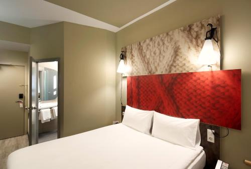 Habitación Doble Estándar del hotel Ibis Paris Gare du Nord Chateau Landon 10ème. Foto 4
