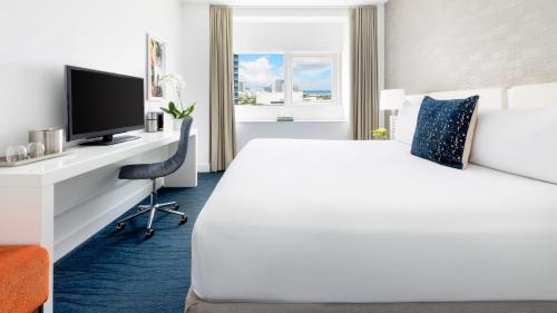 Habitación Savvy - Cama extragrande del hotel Yve Miami