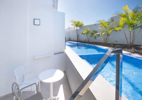 Habitación Doble Swim - Up del hotel Mynd Adeje. Foto 5