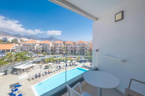Habitación Doble con vistas a la piscina del hotel Mynd Adeje. Foto 4