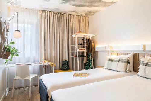 Habitación Doble Estándar - 2 camas del hotel Ibis Maine Montparnasse. Foto 7