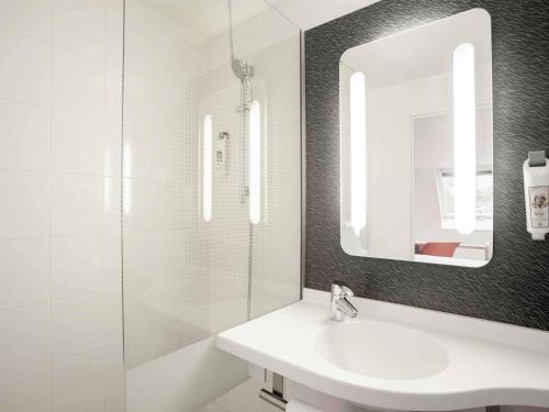 Habitación Doble Estándar del hotel Ibis Maine Montparnasse. Foto 4