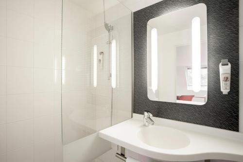 Habitación Doble Estándar del hotel Ibis Maine Montparnasse. Foto 7