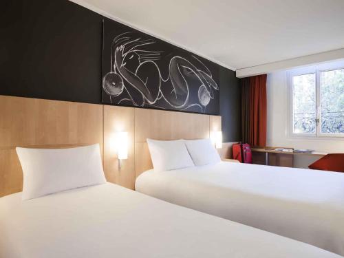 Habitación Estándar - 1 cama doble y 1 individual del hotel Ibis Maine Montparnasse. Foto 1