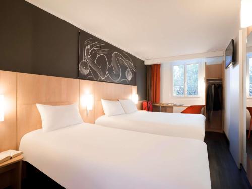 Habitación Estándar - 1 cama doble y 1 individual del hotel Ibis Maine Montparnasse. Foto 2