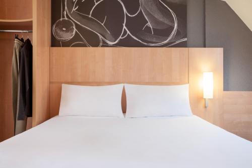 Habitación Estándar - 1 cama doble y 1 individual del hotel Ibis Maine Montparnasse. Foto 6