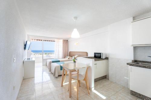 Estudio Superior con vistas al mar (7ª planta) del hotel Borinquen. Foto 7