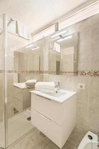 Estudio Superior con vistas al mar (7ª planta) del hotel Borinquen. Foto 12