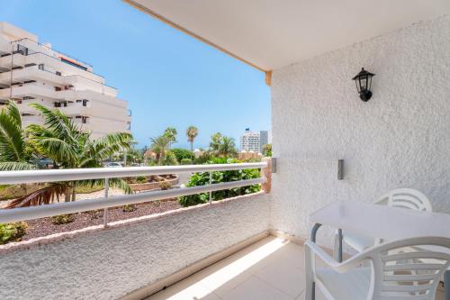 Estudio con vistas al jardín del hotel Borinquen. Foto 6