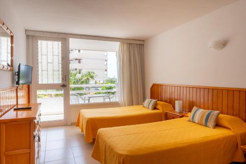 Estudio con vistas al jardín del hotel Borinquen. Foto 10