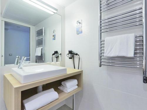 Habitación Doble - 2 camas del hotel Kyriad Paris 18 - Porte de Clignancourt