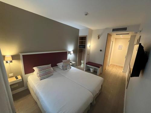 Habitación Doble - 2 camas del hotel Kyriad Paris 18 - Porte de Clignancourt. Foto 5