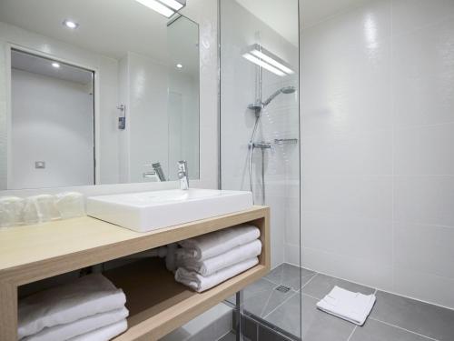 Habitación Superior - 1 cama doble del hotel Kyriad Paris 18 - Porte de Clignancourt. Foto 3