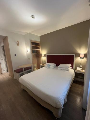 Habitación Superior - 1 cama doble del hotel Kyriad Paris 18 - Porte de Clignancourt. Foto 4