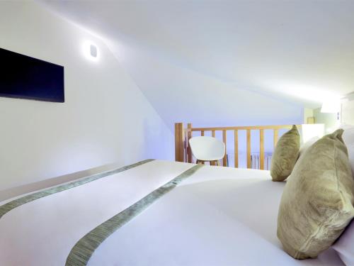 Habitación Superior - 1 cama doble y 1 cama individual del hotel Kyriad Paris 18 - Porte de Clignancourt. Foto 3