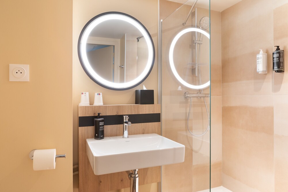 Habitación Estándar con 1 cama doble del hotel ibis Styles Versailles Saint Quentin en Yvelines. Foto 8