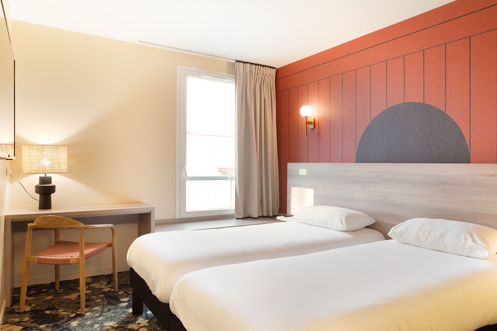Habitación estándar con 2 camas individuales del hotel ibis Styles Versailles Saint Quentin en Yvelines. Foto 2
