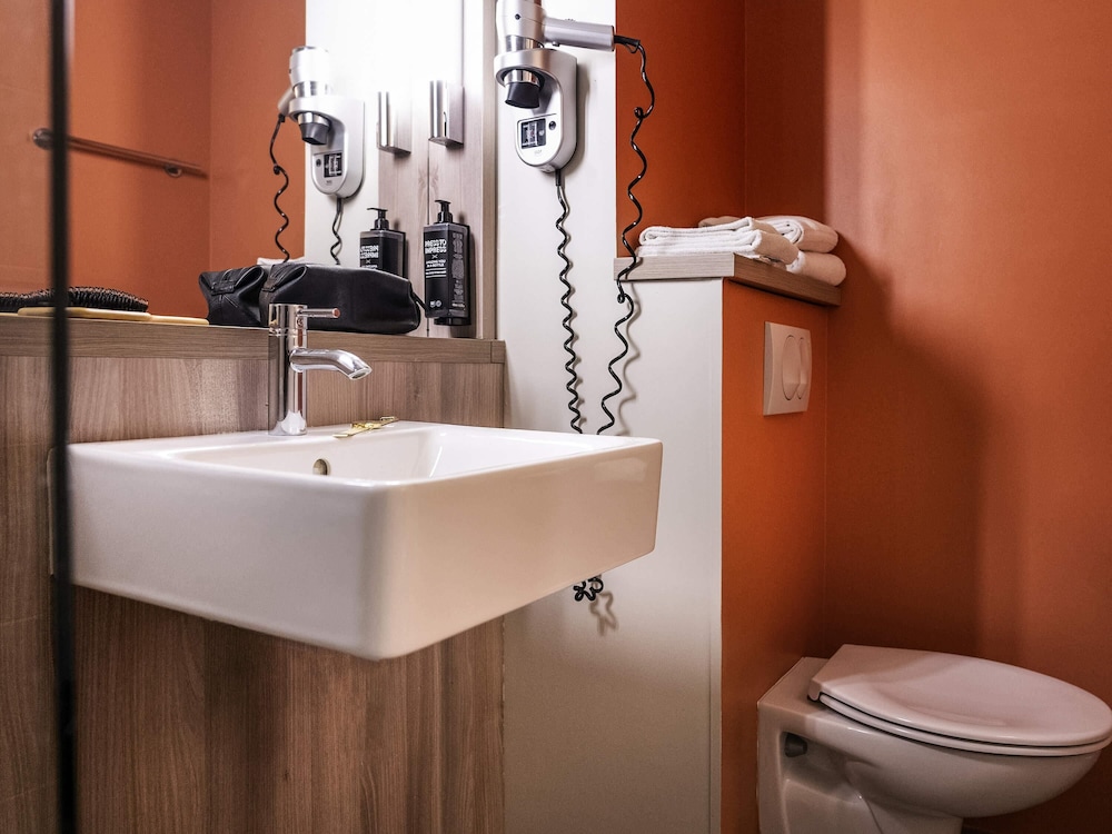 Habitación estándar con 2 camas individuales del hotel ibis Styles Versailles Saint Quentin en Yvelines. Foto 4