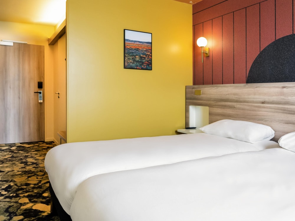 Habitación estándar con 2 camas individuales del hotel ibis Styles Versailles Saint Quentin en Yvelines. Foto 7