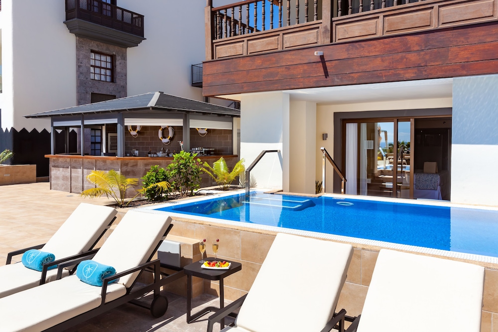 Gold Level Swim Up, Piscina Privada del hotel Gran Tacande Wellness and Relax Costa Adeje. Foto 6