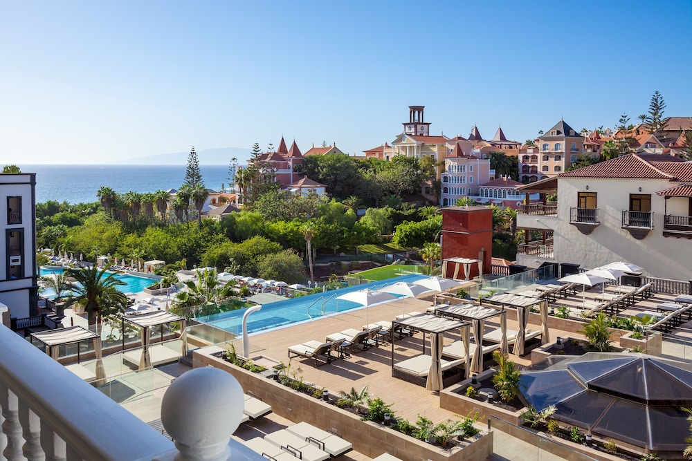Suite, vistas parciales al mar del hotel Gran Tacande Wellness and Relax Costa Adeje. Foto 11