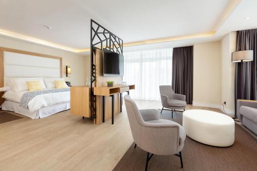 Suite Vista Mar Lujo Balcón o Terraza Temática The Level Gold Jacuzzi 1 Cama super king del hotel Gran Tacande Wellness and Relax Costa Adeje. Foto 1