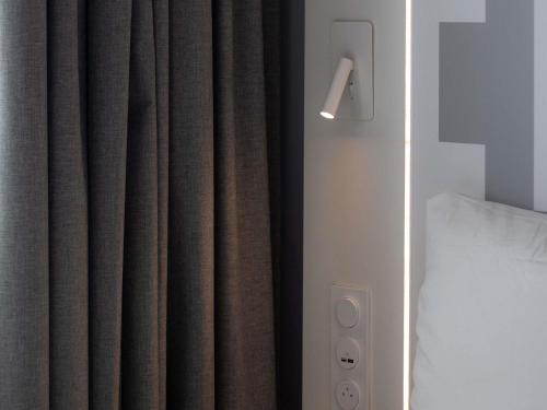 Habitación Doble Estándar con sofá del hotel Mercure Béziers. Foto 9