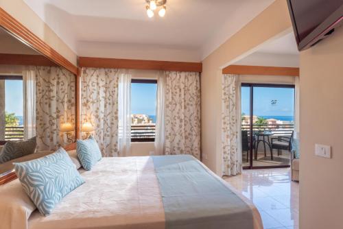 Junior suite Balcón o Terraza Vista Mar o Piscina Sofá Cama incluido 1 Cama super king del hotel Gf Fañabe