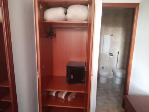 Habitación individual Vista Patio Económica 1 Cama Individual del hotel Tropical. Foto 8