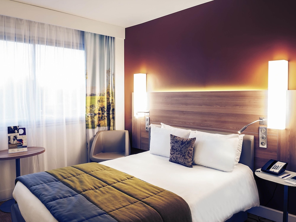 Habitación Classic con una cama King size del hotel Mercure Macon Bord De Saône