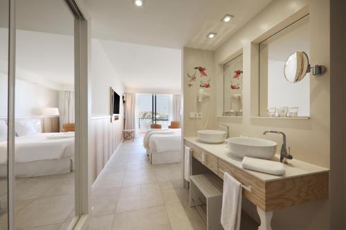 Habitación Doble con vistas laterales al mar - Ubicación preferente del hotel Iberostar Selection Anthelia. Foto 4