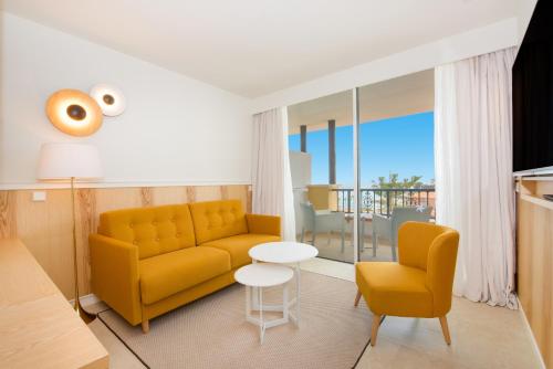 Suite Dúplex con vistas laterales al mar de del hotel Iberostar Selection Anthelia