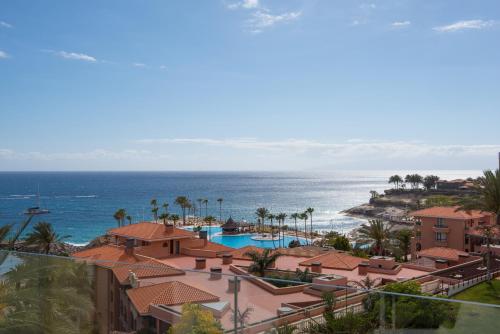 Suite Dúplex con vistas laterales al mar del hotel Iberostar Selection Anthelia. Foto 5