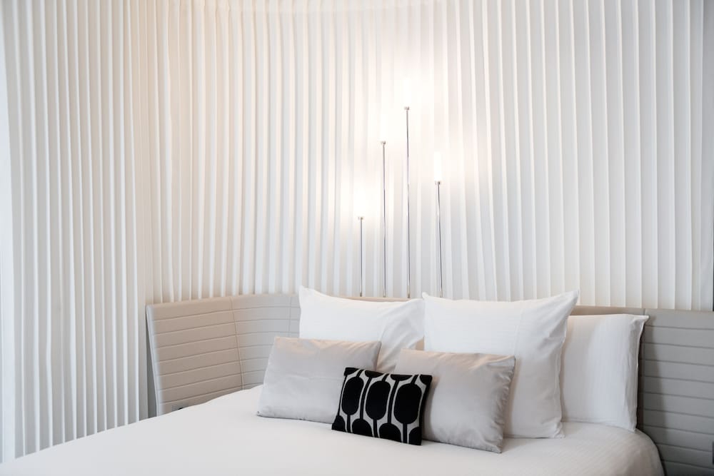 Habitación Deluxe, 1 cama de matrimonio grande, vistas a la piscina del hotel Molitor and Spa Paris – Mgallery Collection. Foto 1