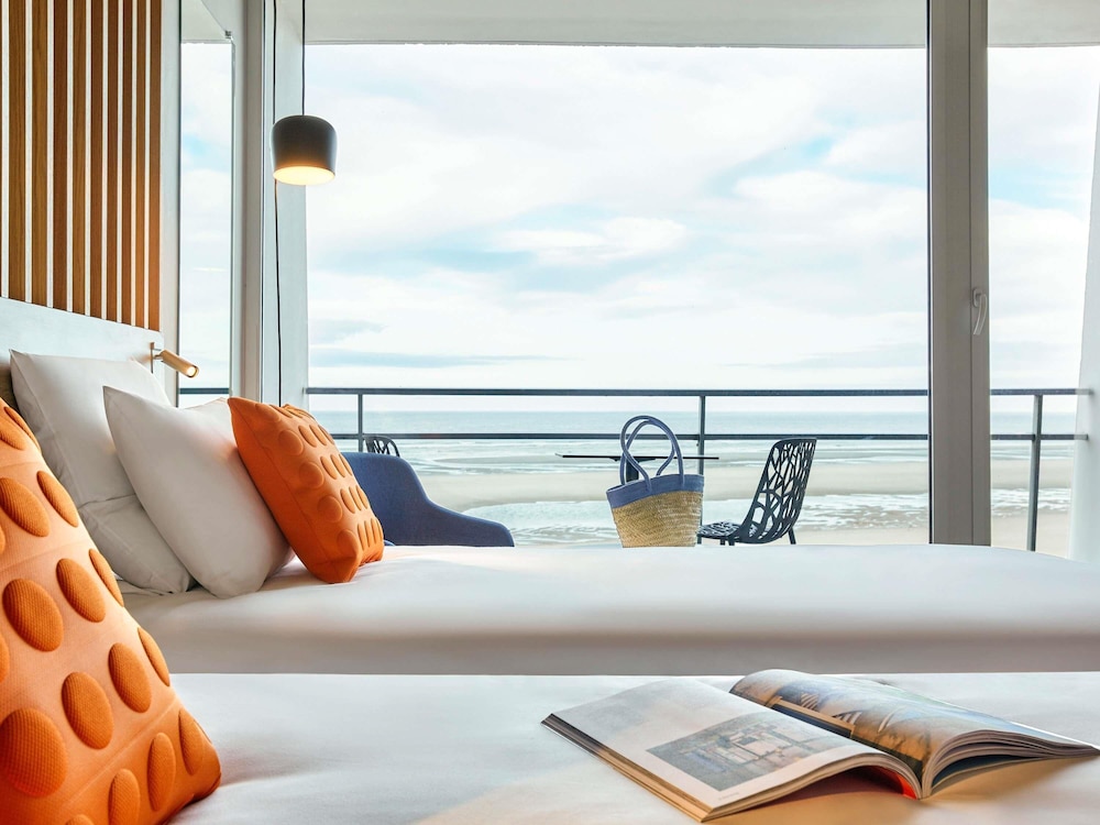 Habitación Superior con balcón y vistas al mar - camas individuales del hotel Novotel Thalassa Le Touquet. Foto 2