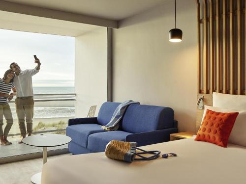Habitación Superior con vistas al mar, balcón, 1 cama doble y 1 sofá - cama individual del hotel Novotel Thalassa Le Touquet. Foto 4