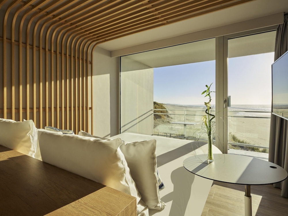 Habitación Ejecutiva con vistas al mar, balcón, 1 cama doble especial y 1 sofá - cama individual del hotel Novotel Thalassa Le Touquet. Foto 3