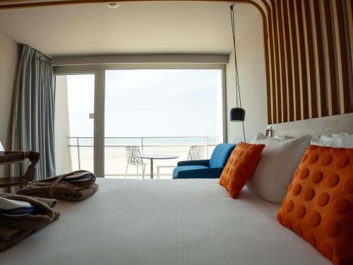 Habitación Superior con vistas al mar, balcón, 1 cama doble y 1 sofá - cama individual del hotel Novotel Thalassa Le Touquet. Foto 4