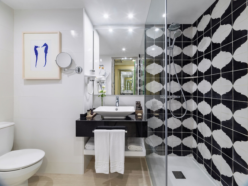 Habitación básica, sin balcón del hotel H10 Gran Tinerfe. Foto 4