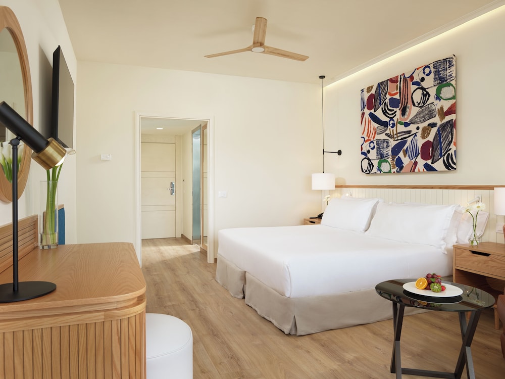 Habitación doble Lujo Vista Jardín Balcón o Terraza 2 Camas individuales del hotel H10 Gran Tinerfe. Foto 2