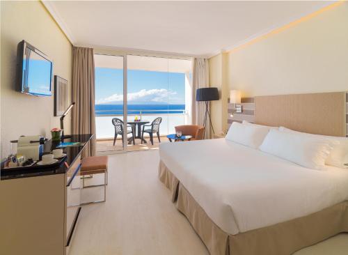 Habitación Doble Superior con vistas al mar - 1 o 2 camas del hotel H10 Gran Tinerfe. Foto 2