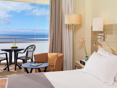 Habitación Doble Superior con vistas al mar - 1 o 2 camas del hotel H10 Gran Tinerfe. Foto 3