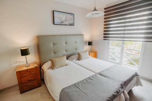 Apartamento de 1 dormitorio con vistas a la piscina del hotel Lagos de Fañabe. Foto 3