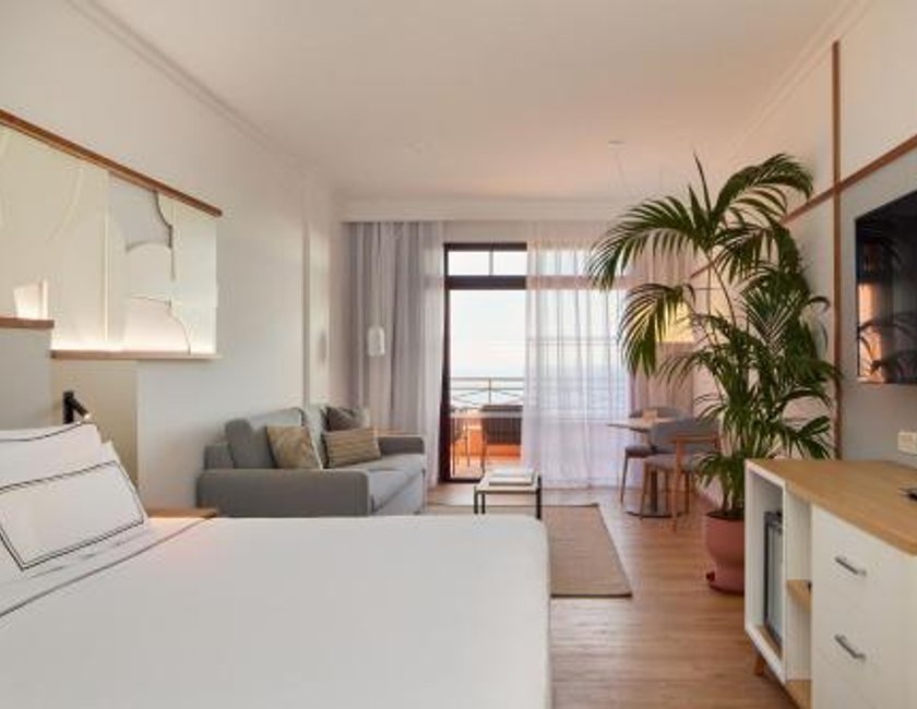 Suite Junior con vistas al mar del hotel Melia Jardines Del Teide - Adults Only. Foto 3