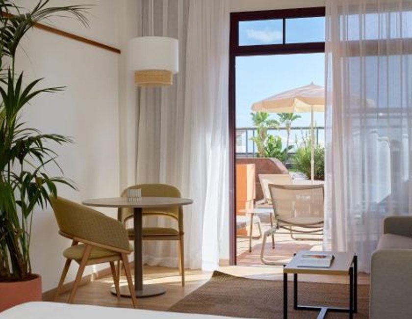 Suite Junior The Level con acceso a la piscina del hotel Melia Jardines Del Teide - Adults Only. Foto 5