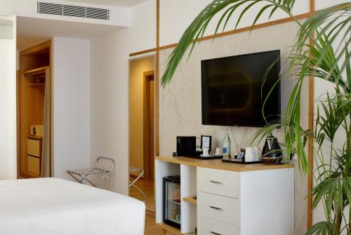 Suite Junior The Level con vistas al mar del hotel Melia Jardines Del Teide - Adults Only. Foto 4