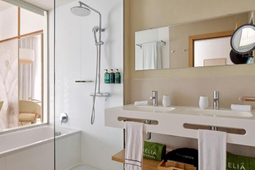 Suite The Level con hidromasaje y vista al mar del hotel Melia Jardines Del Teide - Adults Only. Foto 4